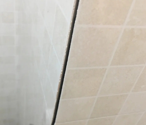 大渡口瓷砖空鼓维修公司分享阳台瓷砖脱落的修复过程可以分为以下几个步骤